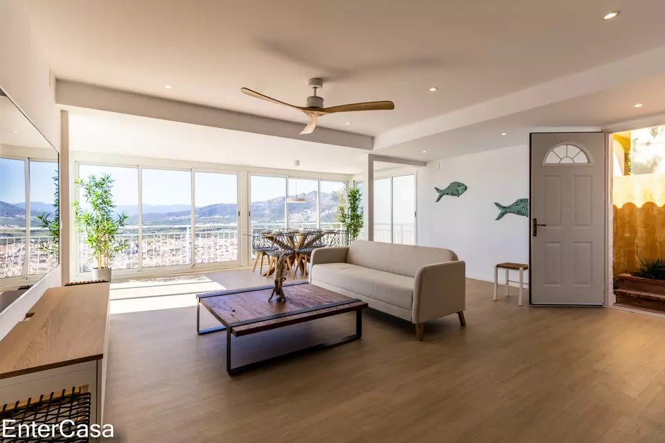 ¡Exclusiva casa mediterránea con impresionantes vistas al mar! ¡Descubre tu hogar ideal hoy!