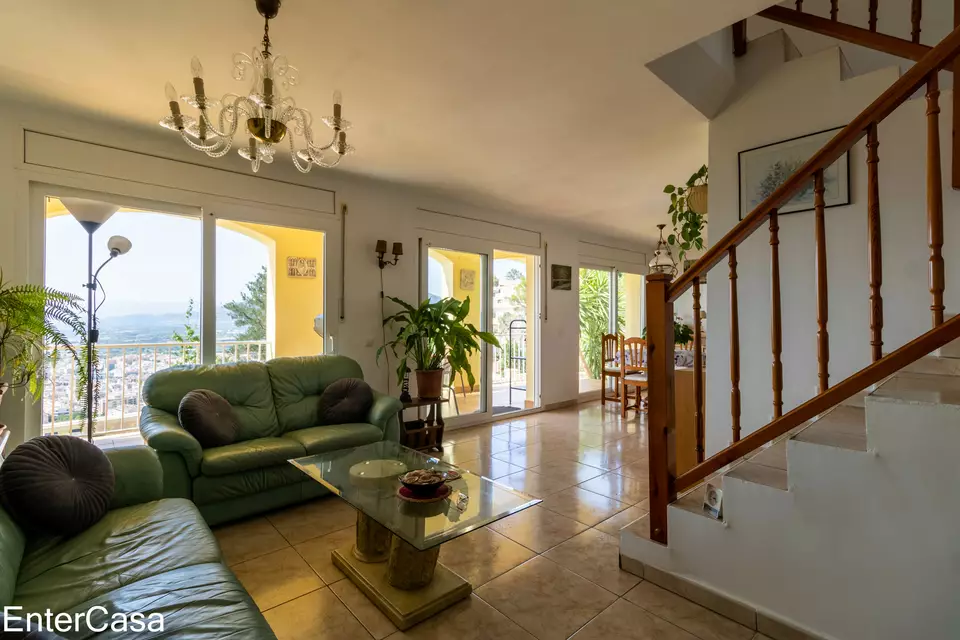 Hermosa casa en Puig Rom de Roses, construido en el 2004, con vistas espectaculares a la bahía de Roses y al Canigó.