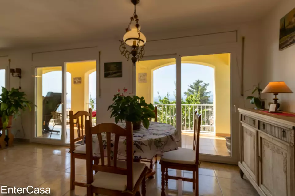 Hermosa casa en Puig Rom de Roses, construido en el 2004, con vistas espectaculares a la bahía de Roses y al Canigó.