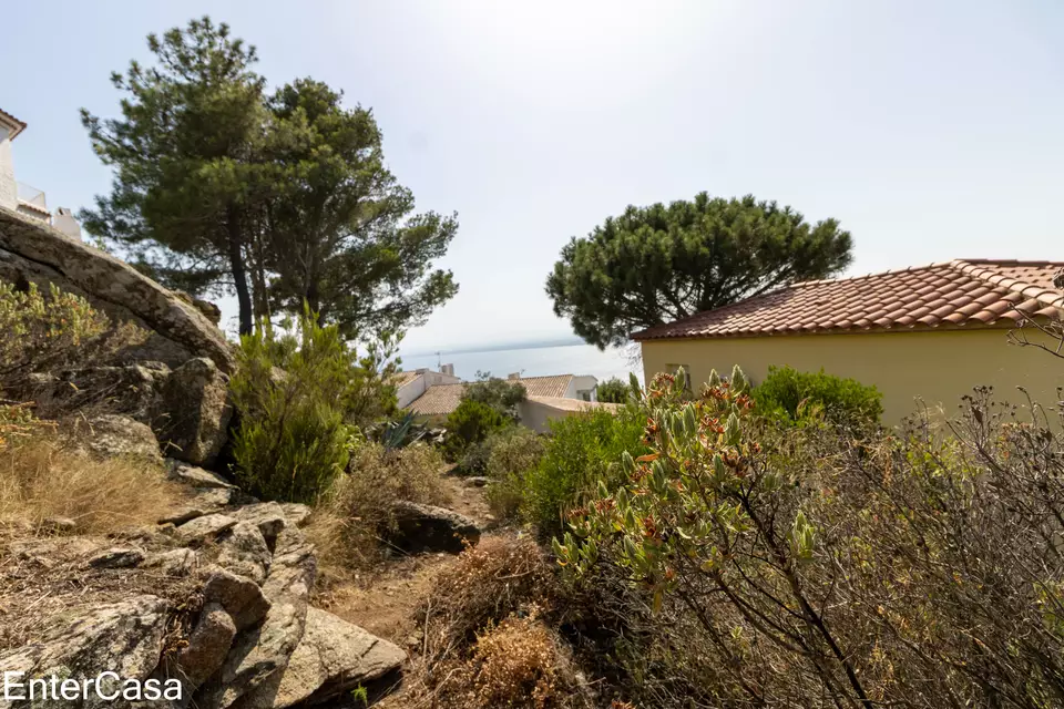 Belle maison à Puig Rom de Roses, construite en 2004, avec des vues spectaculaires sur la Baie de Roses et le Canigó