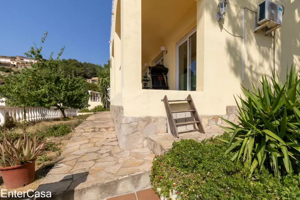 Belle maison à Puig Rom de Roses, construite en 2004, avec des vues spectaculaires sur la Baie de Roses et le Canigó