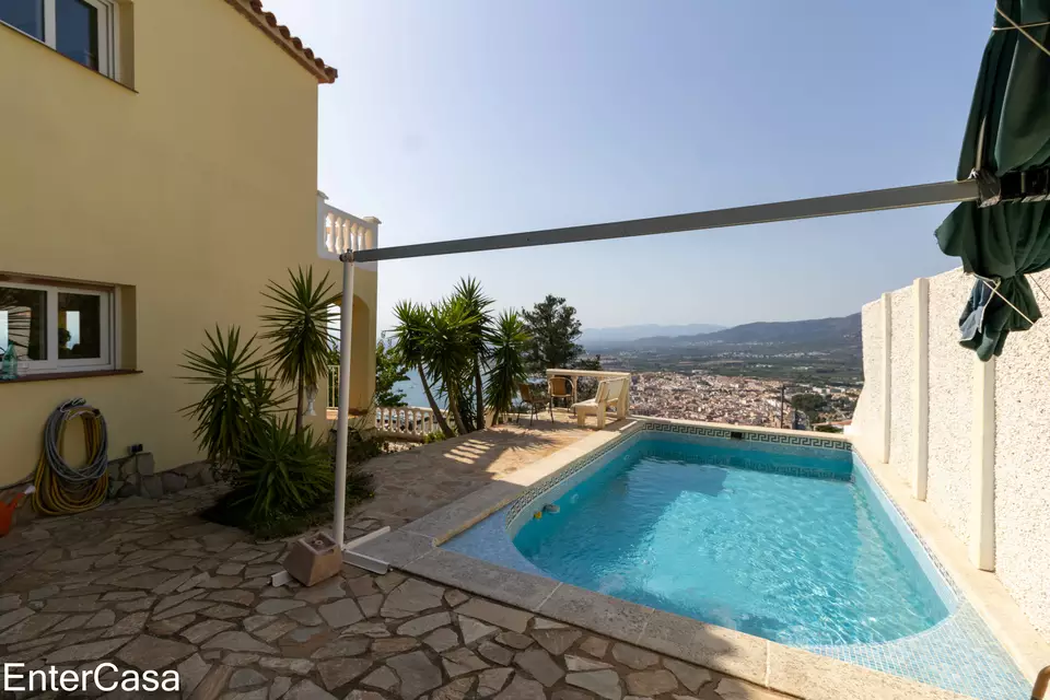 Beautiful house in Puig Rom, Roses, built in 2004, with spectacular views of the Bay of Roses and Canigó