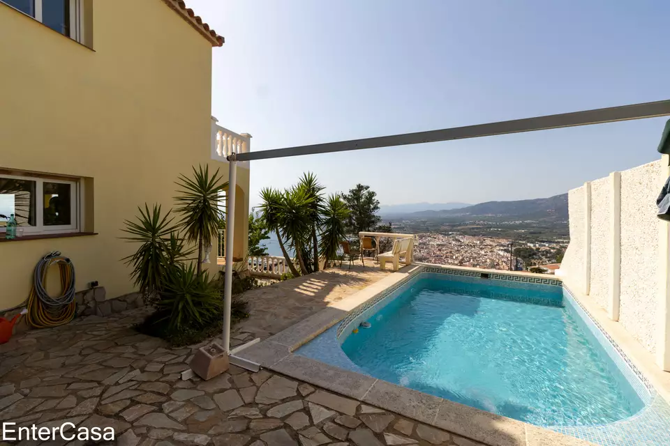 Beautiful house in Puig Rom, Roses, built in 2004, with spectacular views of the Bay of Roses and Canigó