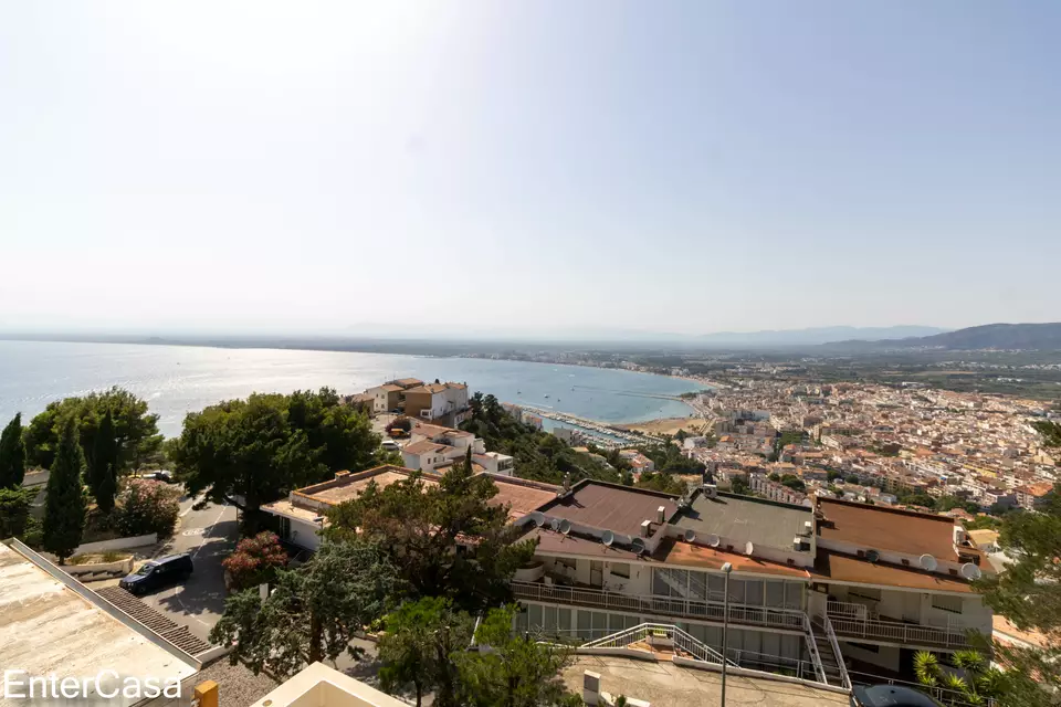 Beautiful house in Puig Rom, Roses, built in 2004, with spectacular views of the Bay of Roses and Canigó