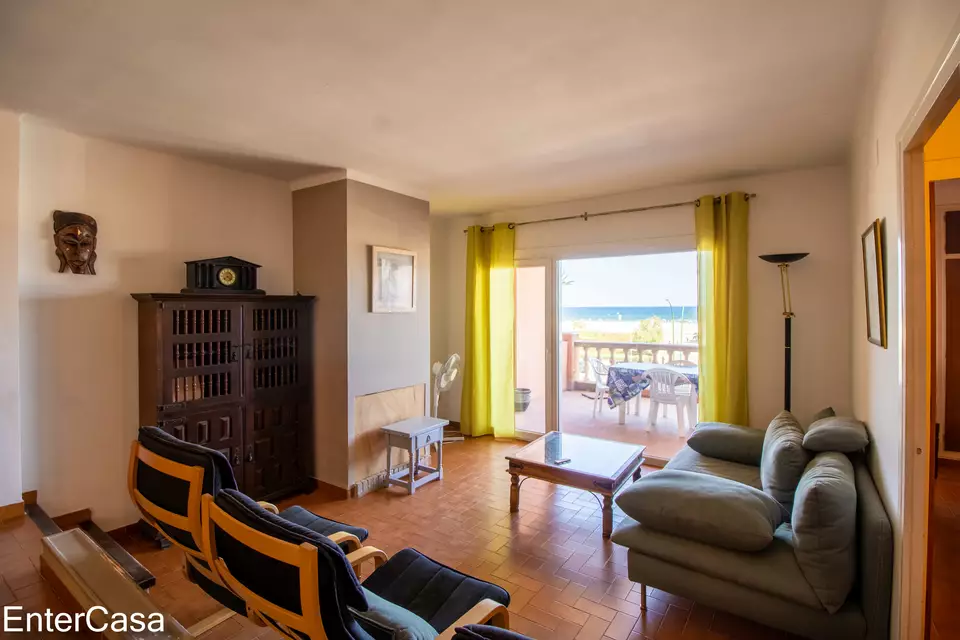 Apartment on the seafront in Empuriabrava with incredible panoramic views