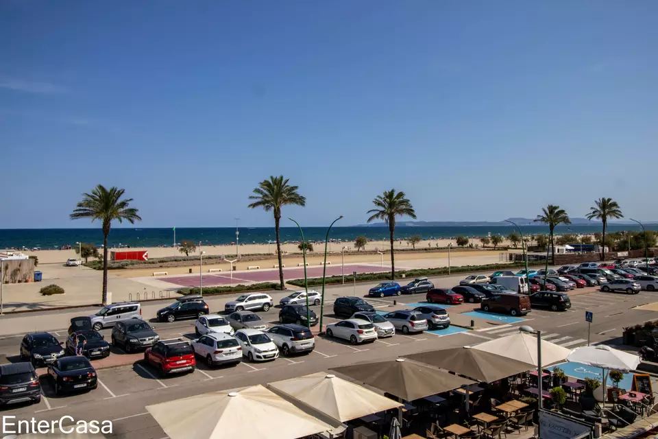 Apartment on the seafront in Empuriabrava with incredible panoramic views