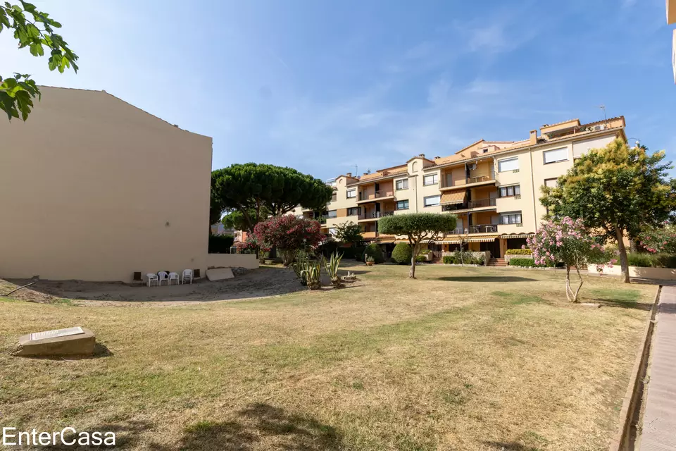 Apartment on the seafront in Empuriabrava with incredible panoramic views