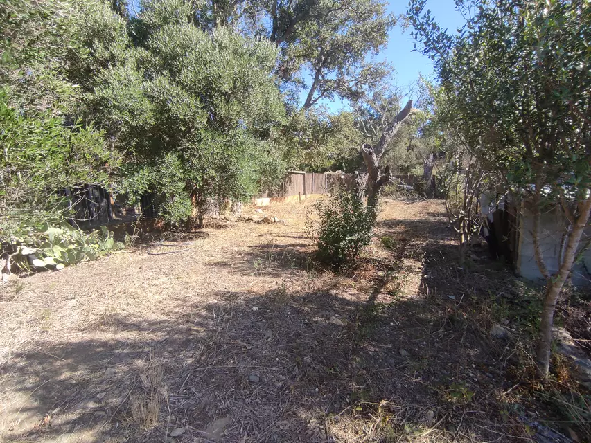 Propriété rustique de dans l'Empordà, avec une maison de 2 chambres à Rabós. Profitez d'un paradis de tranquillité dans cette propriété unique.