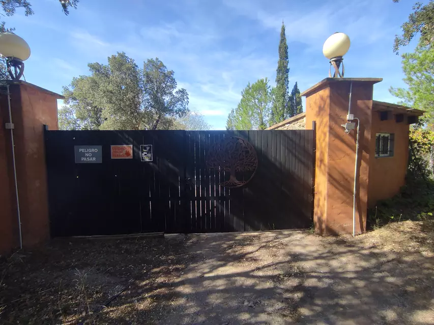 Propriété rustique de dans l'Empordà, avec une maison de 2 chambres à Rabós. Profitez d'un paradis de tranquillité dans cette propriété unique.