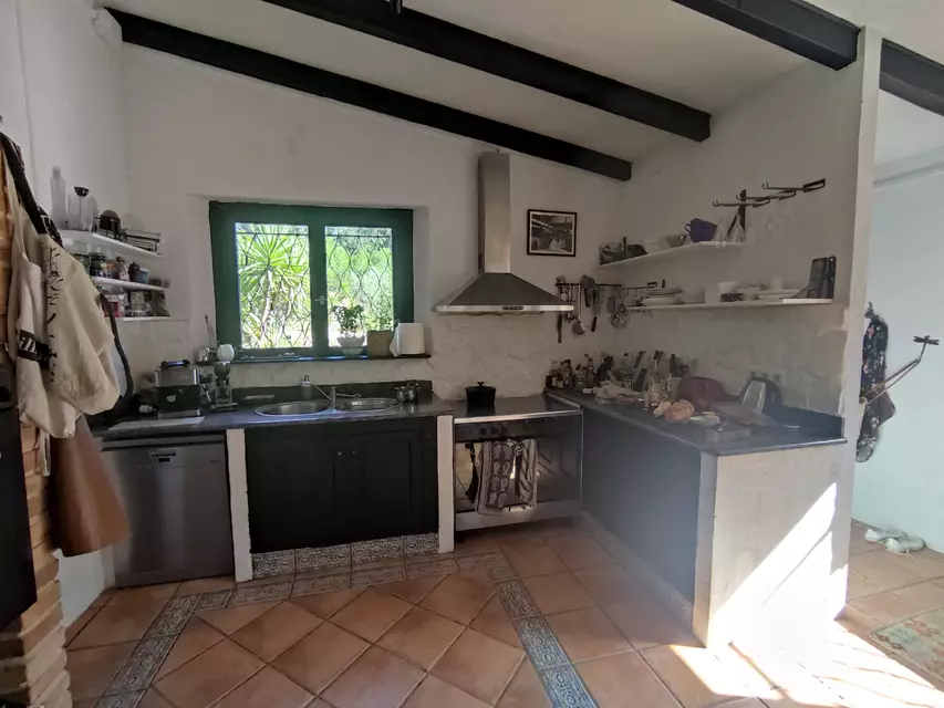 Propriété rustique de dans l'Empordà, avec une maison de 2 chambres à Rabós. Profitez d'un paradis de tranquillité dans cette propriété unique.