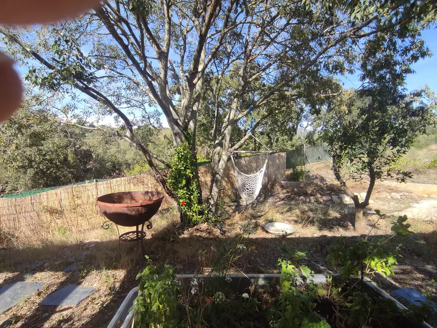 Finca rústica en el Empordà, con casa de 2 dormitorios en Rabós. Disfruta de un paraíso de tranquilidad en esta propiedad única.