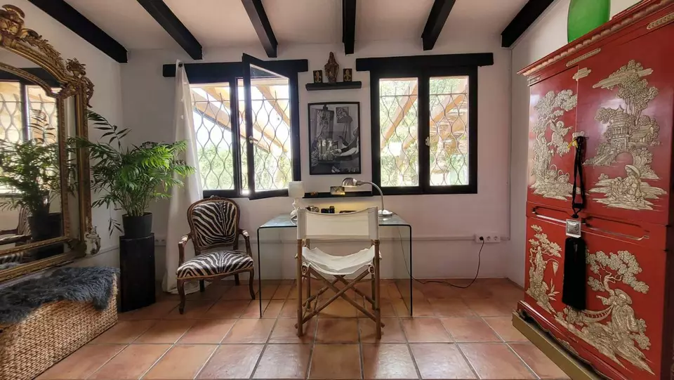 Propriété rustique de dans l'Empordà, avec une maison de 2 chambres à Rabós. Profitez d'un paradis de tranquillité dans cette propriété unique.