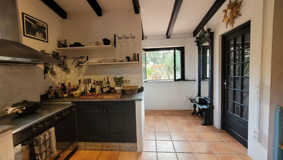 Propriété rustique de dans l'Empordà, avec une maison de 2 chambres à Rabós. Profitez d'un paradis de tranquillité dans cette propriété unique.