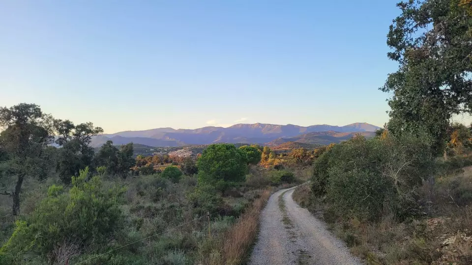 Rustikales Anwesen im Empordà, mit einem Haus mit 2 Schlafzimmern in Rabós. Genießen Sie ein Paradies der Ruhe in diesem einzigartigen Anwesen.