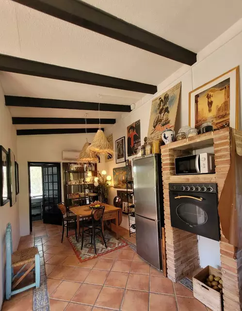 Propriété rustique de dans l'Empordà, avec une maison de 2 chambres à Rabós. Profitez d'un paradis de tranquillité dans cette propriété unique.