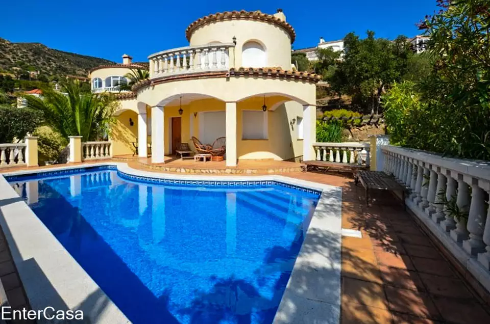 Wonderful villa, located in the luxurious urbanization of Can Isaac